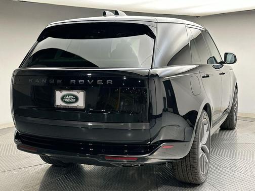 2025 Land Rover Range Rover P530 SE