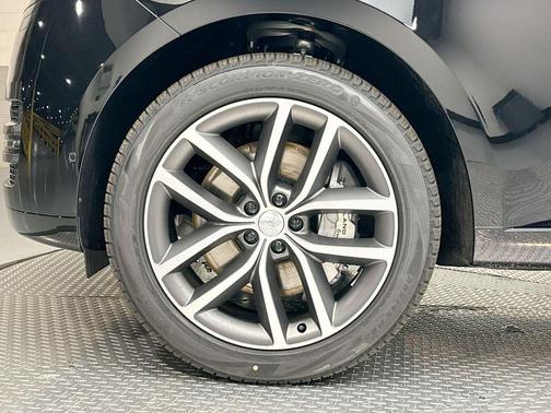 2025 Land Rover Range Rover P530 SE