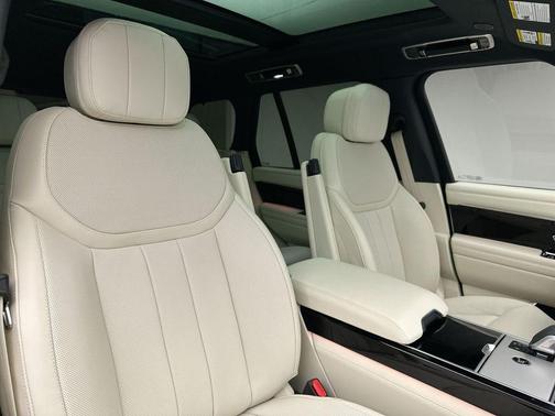 2025 Land Rover Range Rover P530 SE