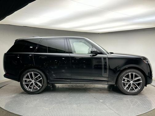 2025 Land Rover Range Rover P530 SE