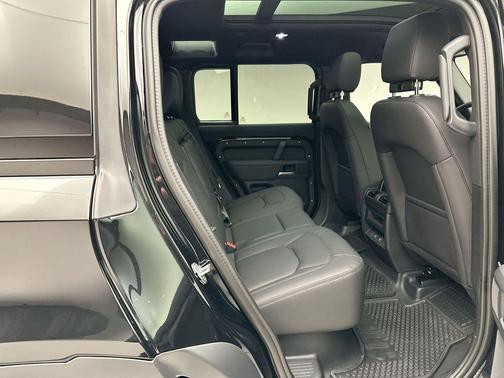 2025 Land Rover Defender 110 P300