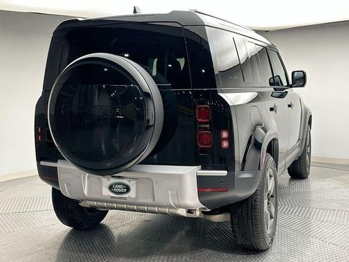 2025 Land Rover Defender 110 P300