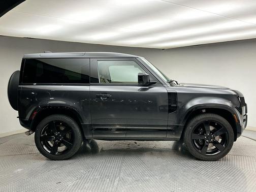 2026 Land Rover Defender V8