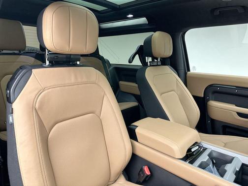 2026 Land Rover Defender V8