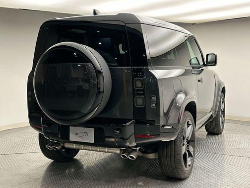 2026 Land Rover Defender V8