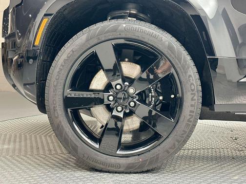 2026 Land Rover Defender V8