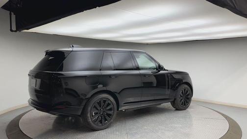 2026 Land Rover Range Rover P550e SE