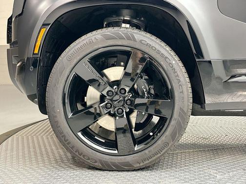 2026 Land Rover Defender V8