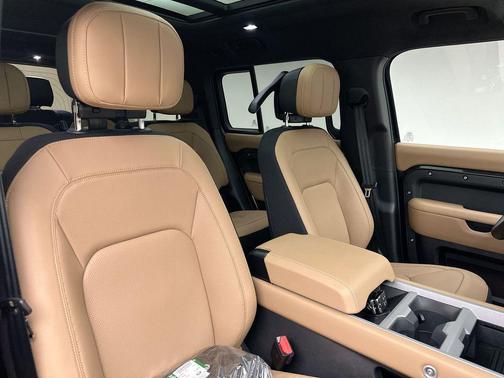 2026 Land Rover Defender V8