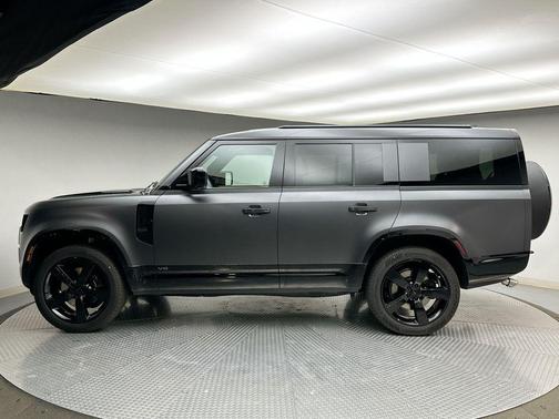 2026 Land Rover Defender V8