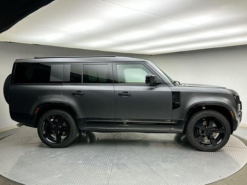 2026 Land Rover Defender V8