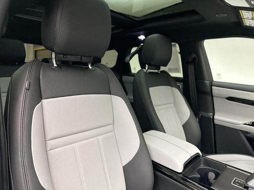 2026 Land Rover Range Rover Evoque Dynamic SE