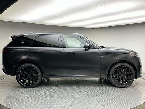 2026 Land Rover Range Rover Sport SE