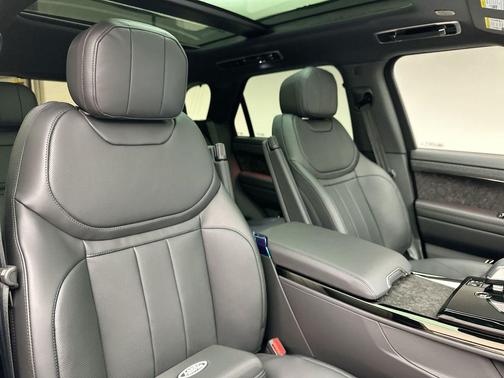 2026 Land Rover Range Rover Sport SE