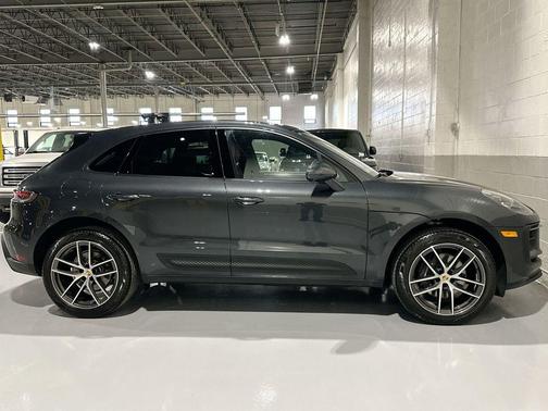2025 Porsche Macan Base