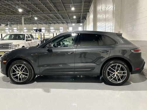 2025 Porsche Macan Base