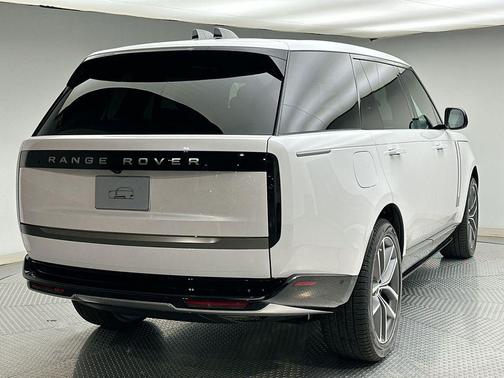 Ostuni Pearl White 2026 Land Rover Range Rover P400 SE 7 Seat