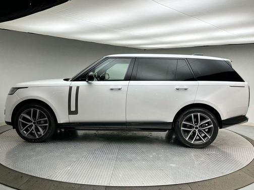 Ostuni Pearl White 2026 Land Rover Range Rover P400 SE 7 Seat
