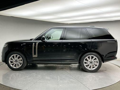 2026 Land Rover Range Rover P550e SE