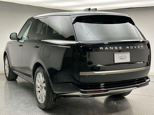 2026 Land Rover Range Rover P550e SE