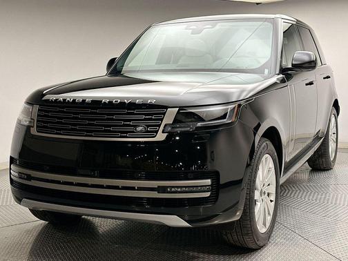 2026 Land Rover Range Rover P550e SE