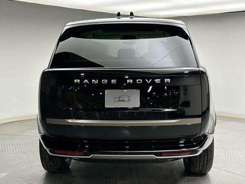 2026 Land Rover Range Rover P550e SE