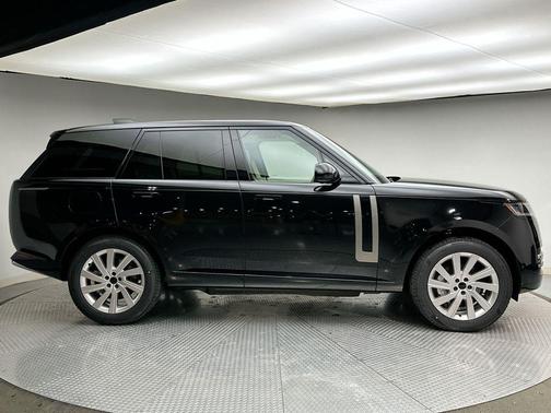 2026 Land Rover Range Rover P550e SE