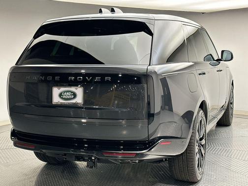 2025 Land Rover Range Rover P530 SE 7 Seat