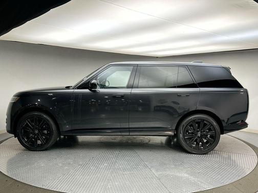 2025 Land Rover Range Rover P530 SE 7 Seat