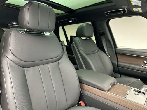 2025 Land Rover Range Rover P530 SE 7 Seat
