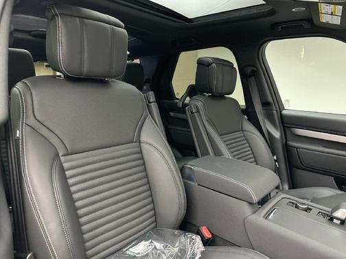 Sedona Red Metallic 2026 Land Rover Discovery Gemini Edition AWD