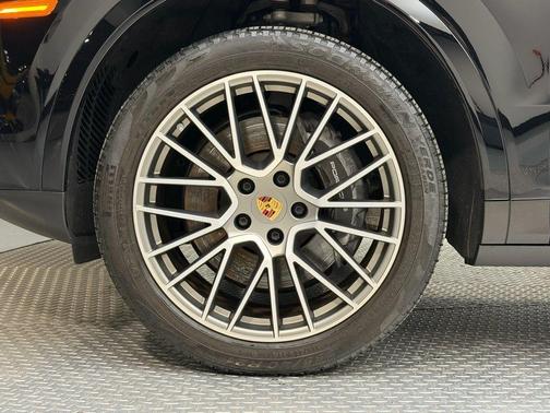 2023 Porsche Cayenne Base