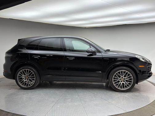 2023 Porsche Cayenne Base