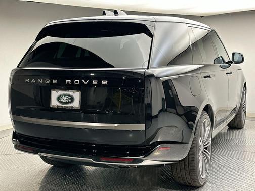 2025 Land Rover Range Rover P530 SE 7 Seat