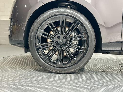 Charente Grey Prem Met 2026 Land Rover Range Rover SE