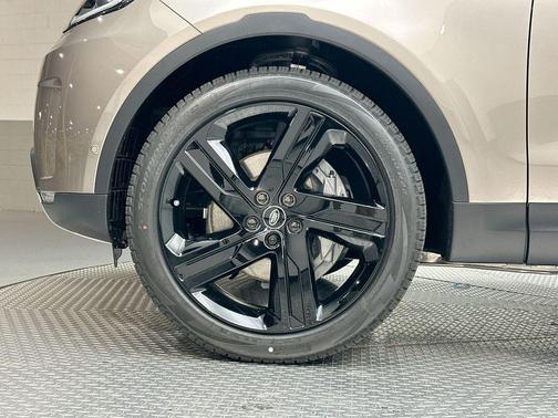 2026 Land Rover Discovery S