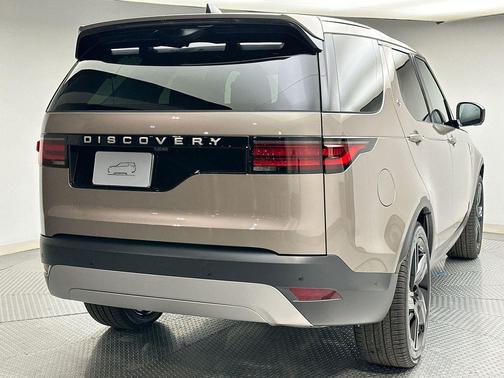 2026 Land Rover Discovery S
