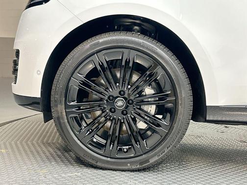 2025 Land Rover Range Rover P530 SE