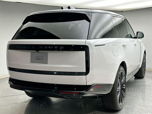 2025 Land Rover Range Rover P530 SE