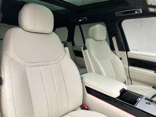 2025 Land Rover Range Rover P530 SE