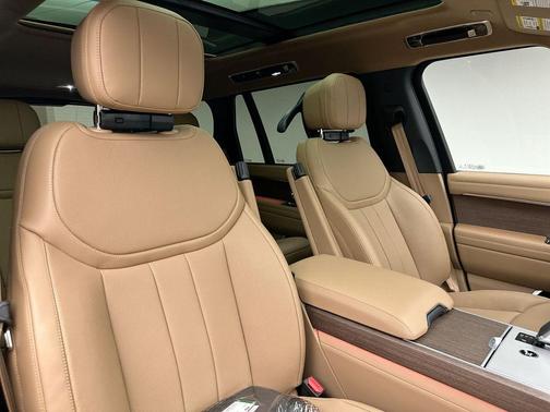 2026 Land Rover Range Rover P400 SE 7 Seat