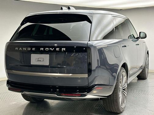 2026 Land Rover Range Rover P400 SE 7 Seat