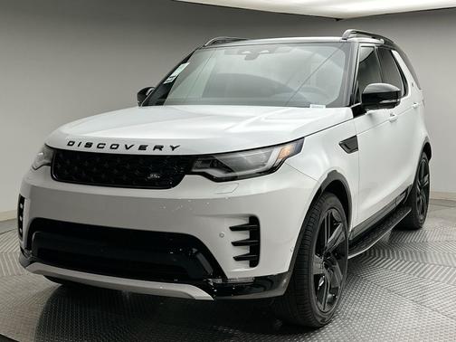 Fuji White 2025 Land Rover Discovery Dynamic SE
