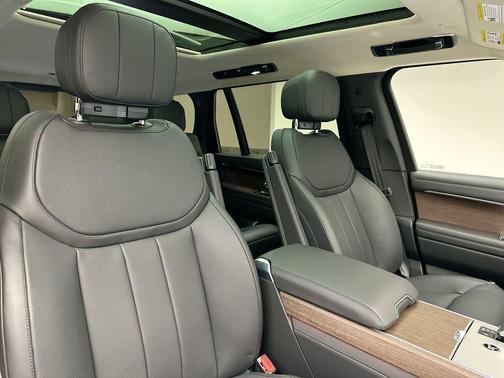 2025 Land Rover Range Rover P400 SE 7 Seat