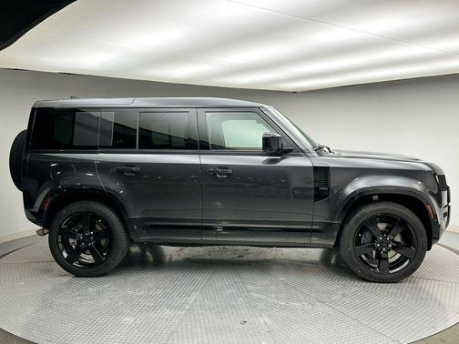 2026 Land Rover Defender P500 X-Dynamic SE