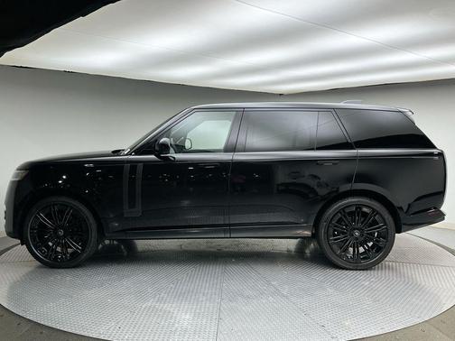 2025 Land Rover Range Rover P400 SE 7 Seat