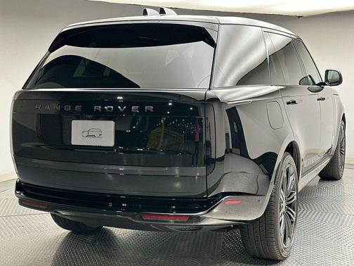 2025 Land Rover Range Rover P400 SE 7 Seat
