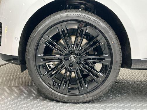 2025 Land Rover Range Rover P400 SE