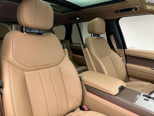 2025 Land Rover Range Rover P400 SE