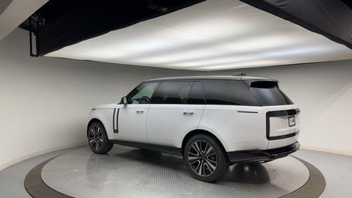 Fuji White 2024 Land Rover Range Rover P400 SE